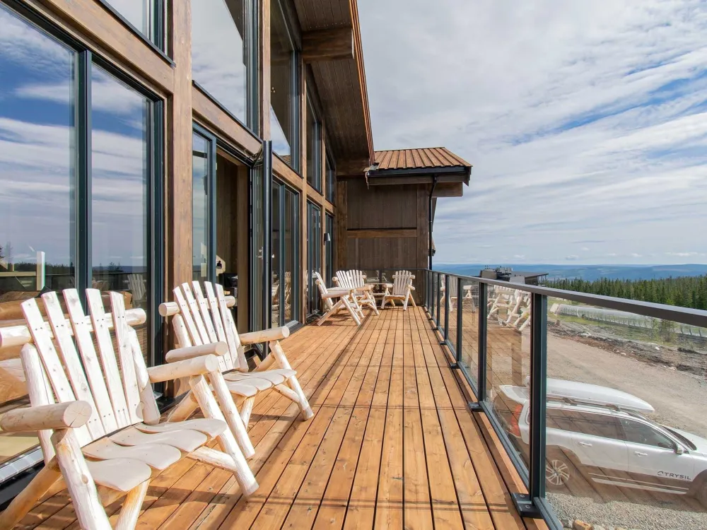 Mountain Chalet 04